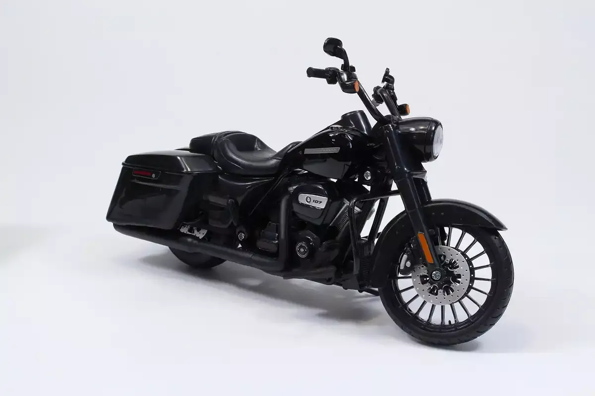 AOSHIMA - Skynet 05634 Harley Davidson 2017 Road King Special 1/12 Finished Model