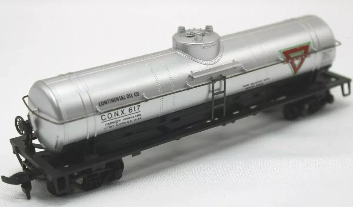 Athearn 1571 HO Scale Single Dome Tank Car (Blue Box Kit) Conoco CONX 617