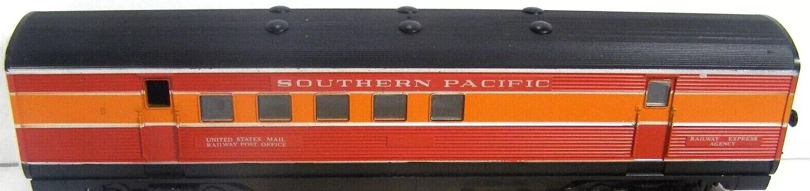 Athearn 1808 HO Scale Streamlined RPO Car (Blue Box Kit) SP Daylight