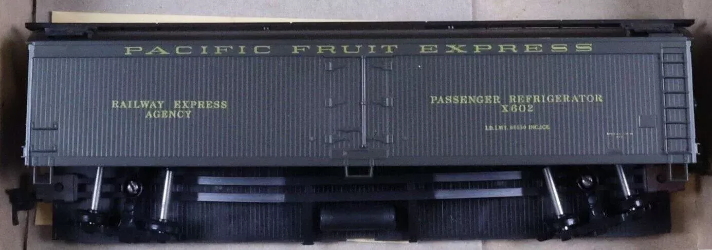 Athearn 5335 HO Scale 50' Express Reefer (Blue Box Kit) Pacific Fruit Express PFE X603