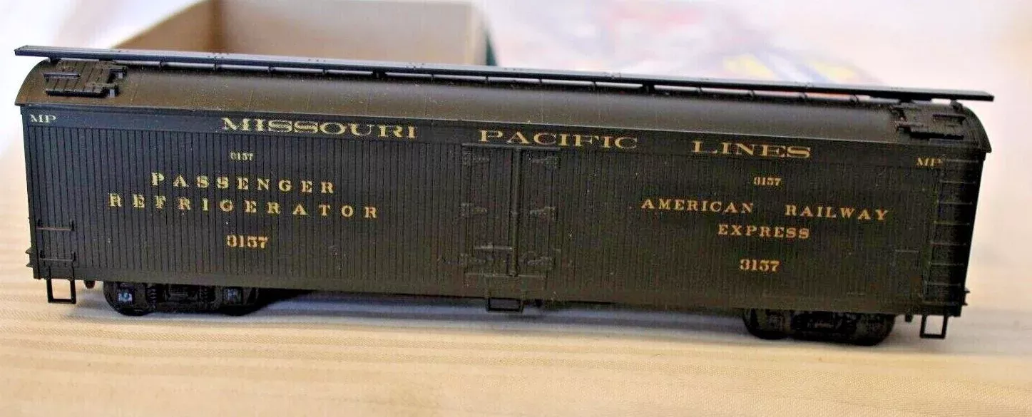 Athearn 5337 HO Scale 50' Express Reefer (Blue Box Kit) Missouri Pacific MP