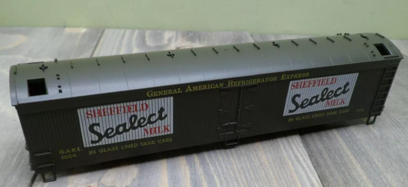 Athearn 5343 HO Scale 50' Express Reefer (Blue Box Kit) Sheffield GARE 1004