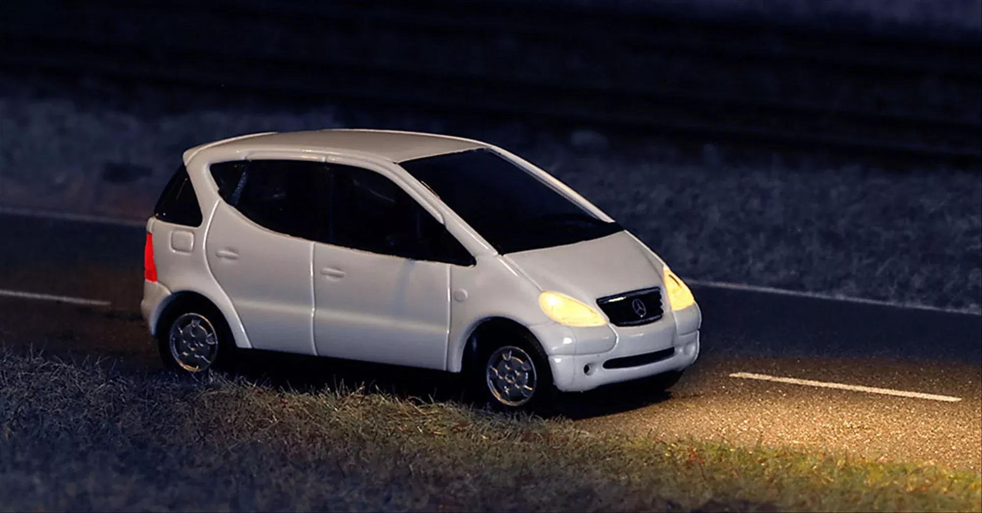 Busch 5638 HO Scale Mercedes-Benz A-Class Wagon w/Lights