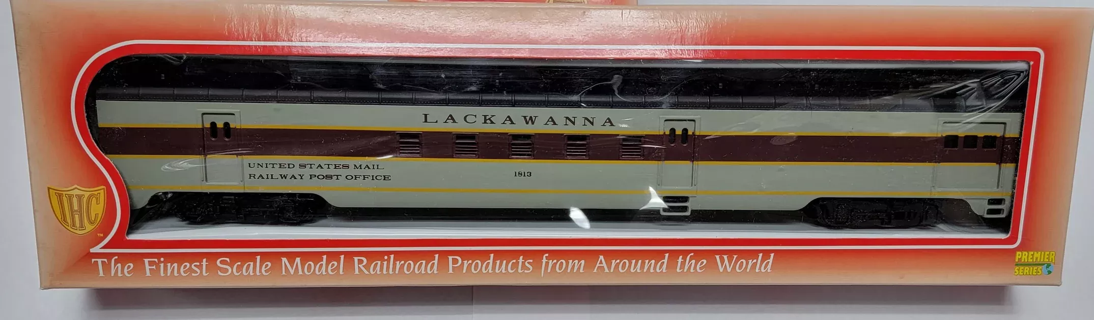 IHC 48145 HO Scale PS Smooth-Side RPO Lackawanna DL&W 1813