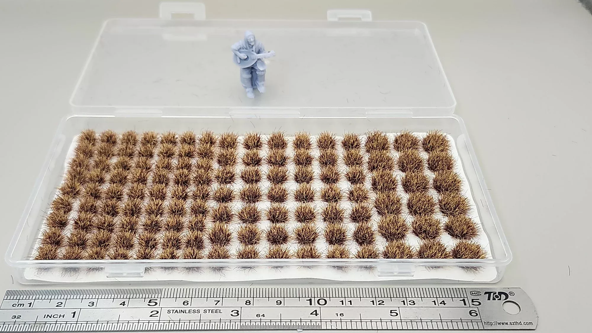 JHT - Winter Model Grass Clusters - Self Adhesive Grass Tufts - 5mm height x 8/10/12mm round base