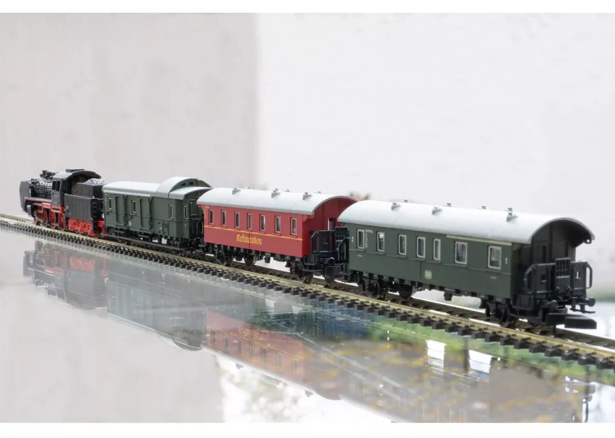 Märklin 81874 Z Scale American Museum Passenger Starter Set with Steam Loco
