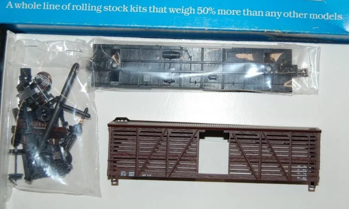 Mantua Heavies 735-22 HO Scale 40' Wood Stock Car Kit NYC 27386