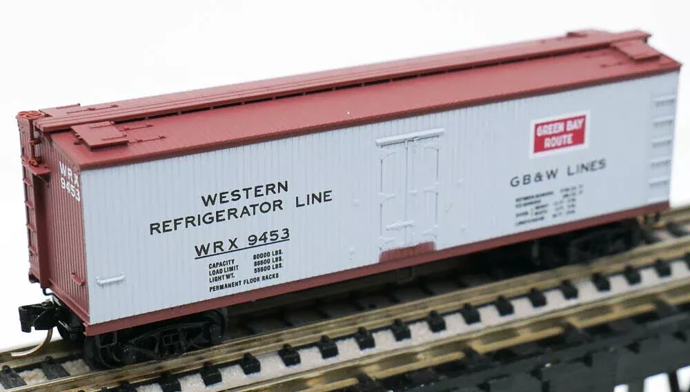 Micro-trains 49320 N Scale 40' Wood Reefer Green Bay Route WRX 9453