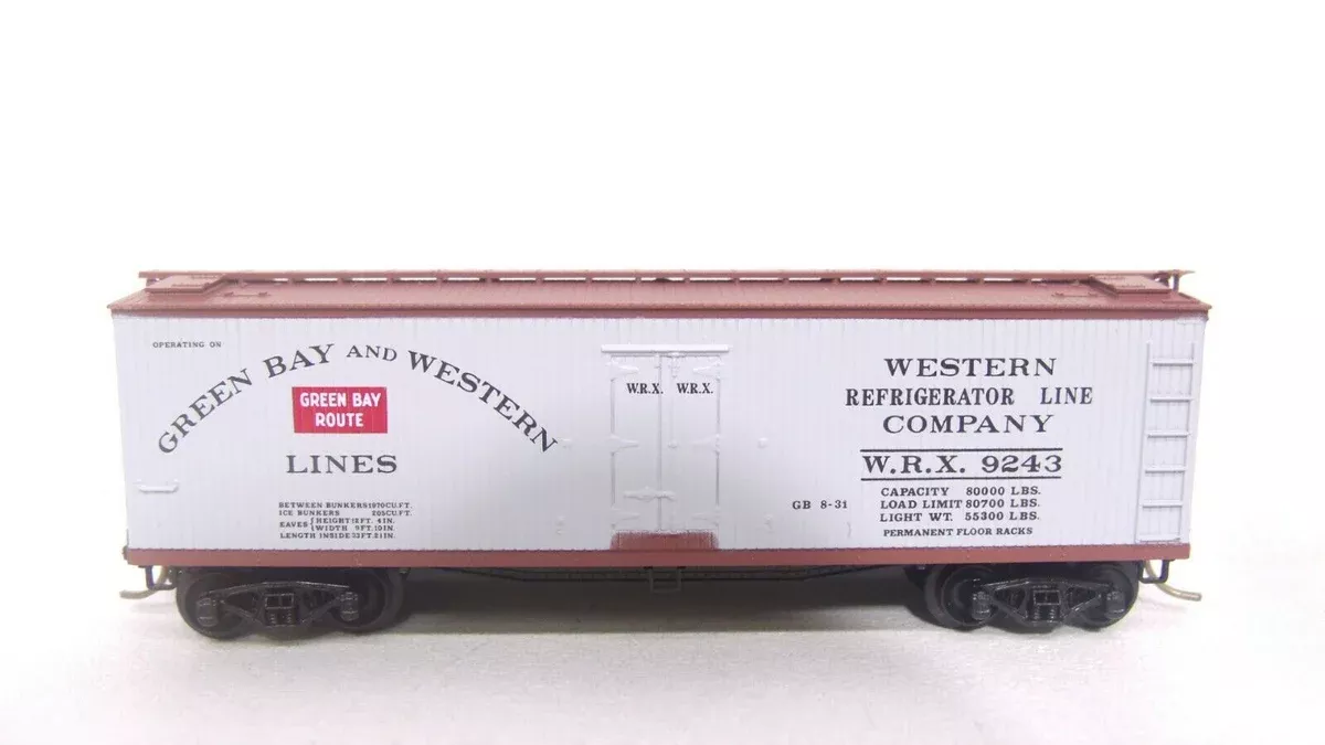 Micro-trains (Kadee) 49310 N Scale 40' Wood Reefer Green Bay Route WRX 9243