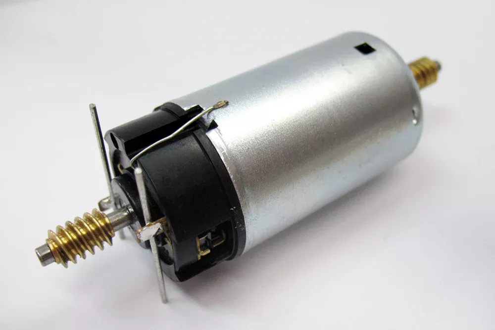 Piko 36005 G Scale Motor with Worm Gear, Mogul