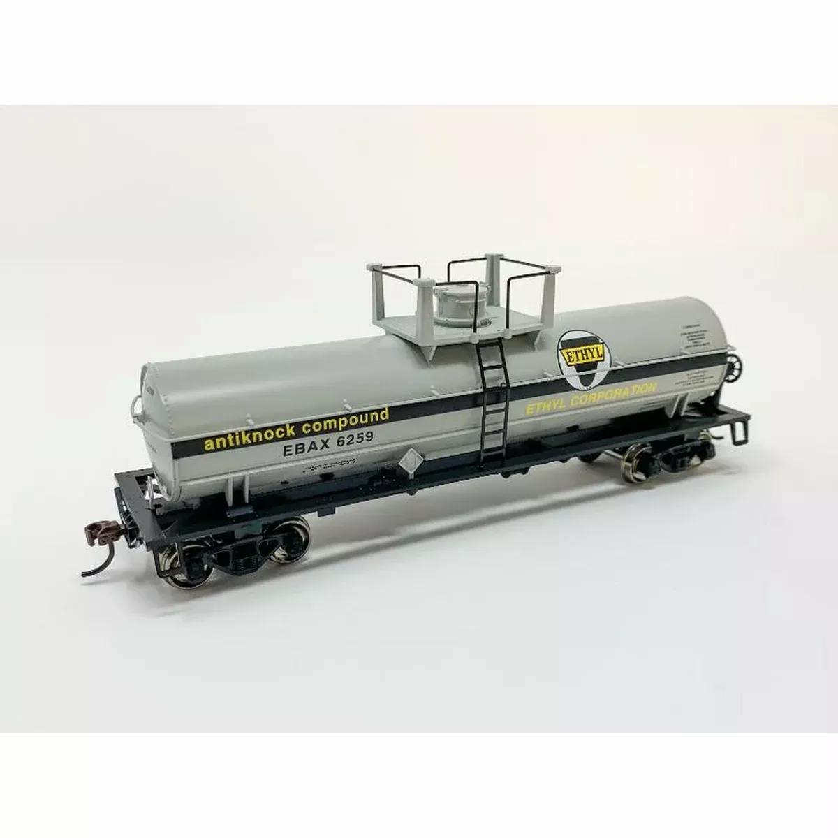 Roundhouse 1117 HO Scale Chemical Tank Car Ethyl Corporation EBAX 6259