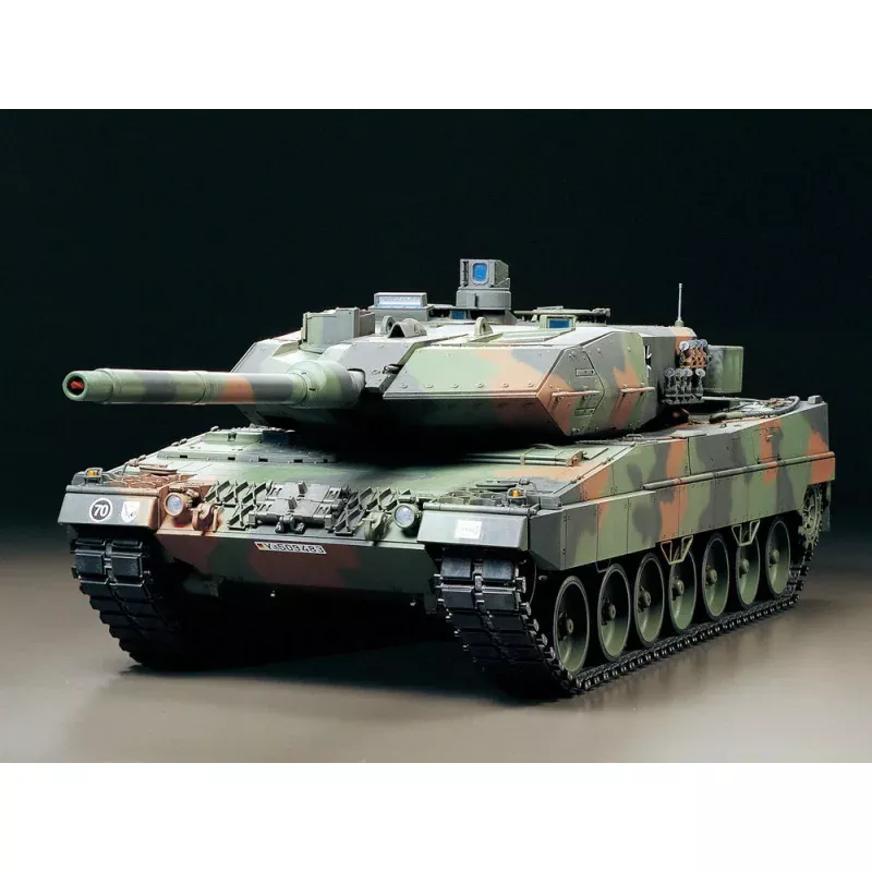 TAMIYA R/C TANK - R/C LEOPARD 2 A6 WITH OPTION KIT
